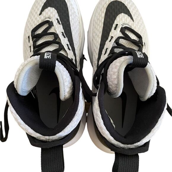 Nike ~ Zoom Rize ~ White and Black ~ size 5.5Y - Picture 5 of 9
